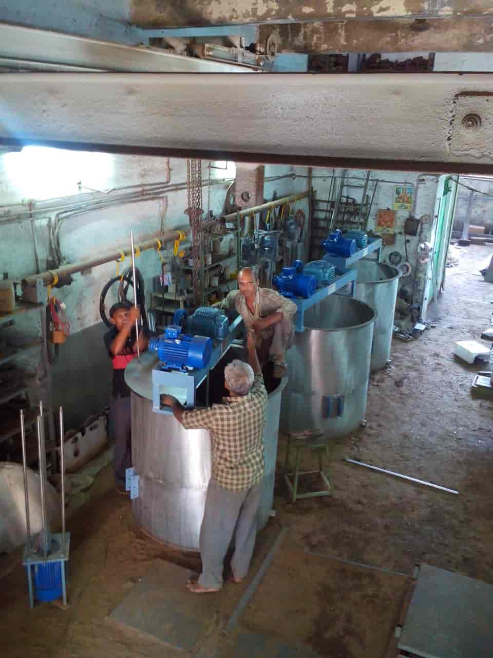 SS Tank with Slow Speed Stirrer